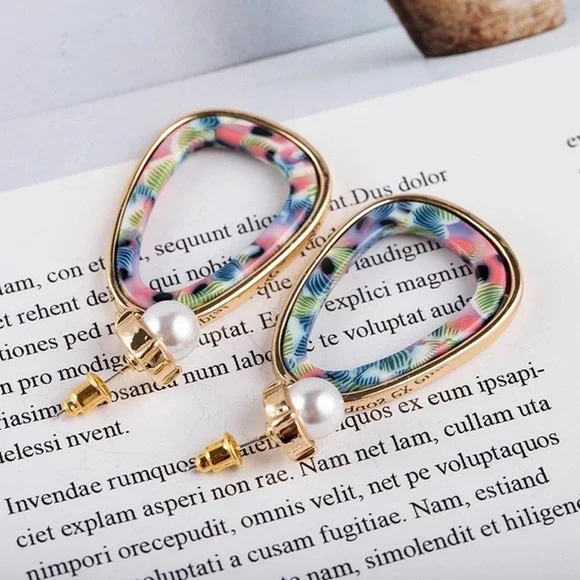 Multi-Color Pearl Fashion Geometric Earrings - Picture 7 of 8